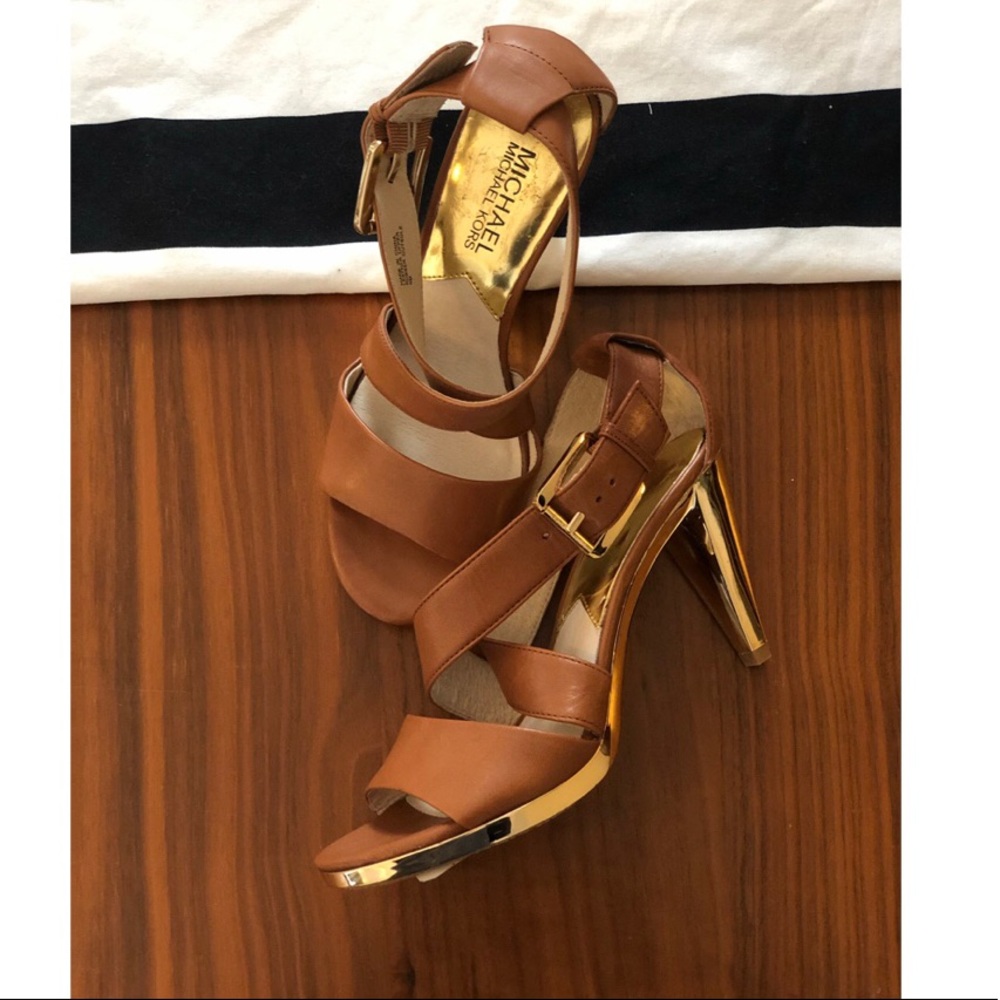 NWT Michael Kors (Luggage) Violet Cross Strap Heel